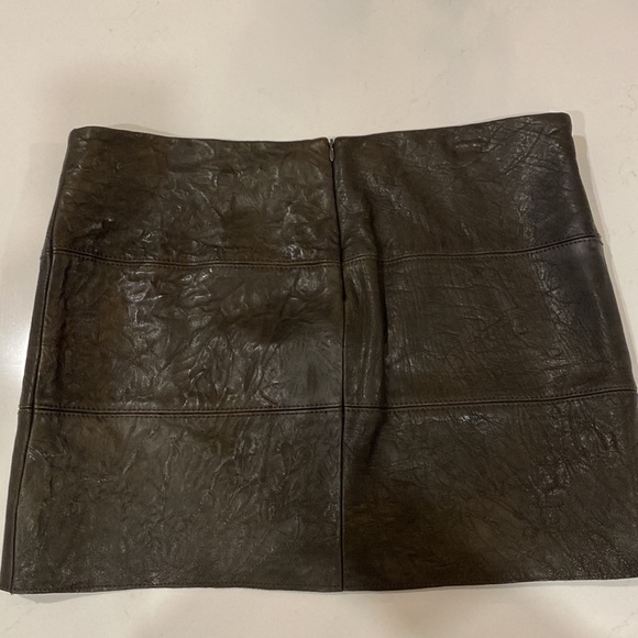 Brown mini leather skirt - Picture 2 of 2